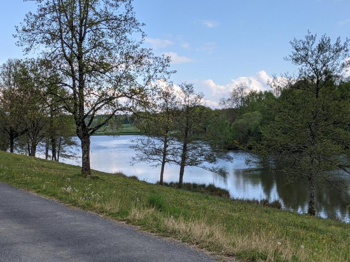 Camping De Ladignac Le Long Bel Air Exteriör bild