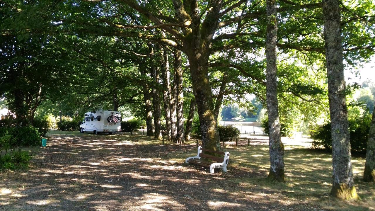 Camping De Ladignac Le Long Bel Air Exteriör bild