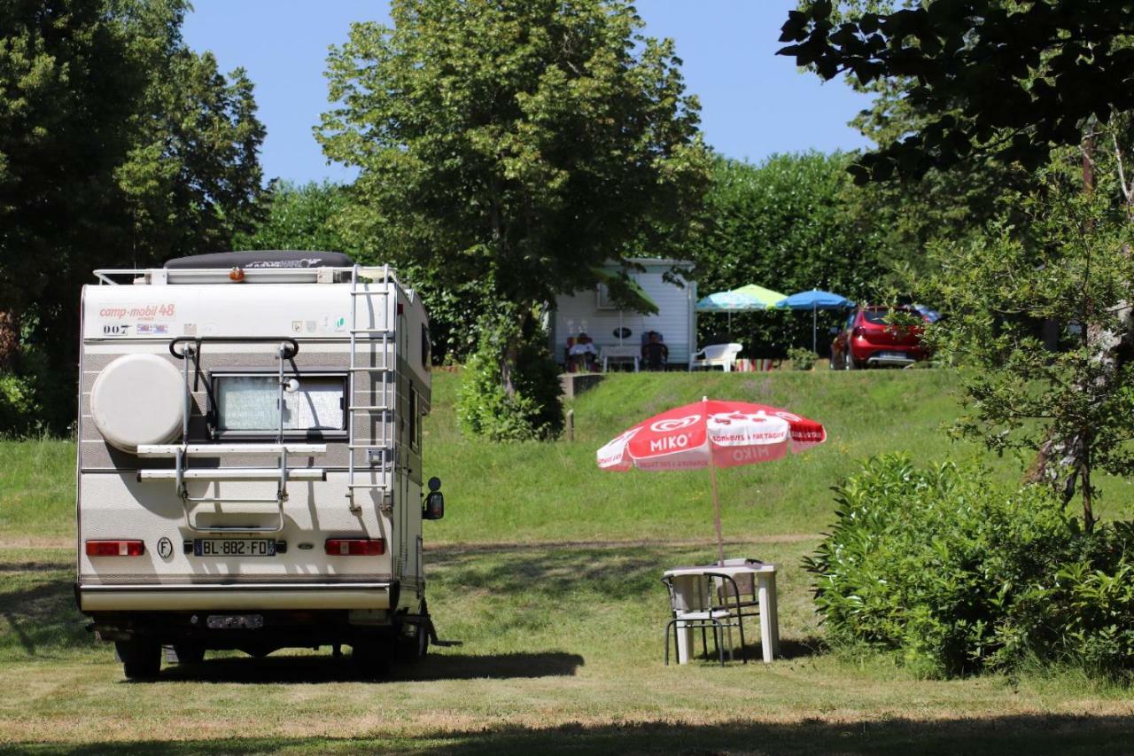 Camping De Ladignac Le Long Bel Air Exteriör bild